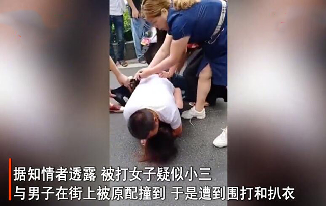 打小三扒衣服背后的故事，揭露涉黃事件的真相與風(fēng)險(xiǎn)警告