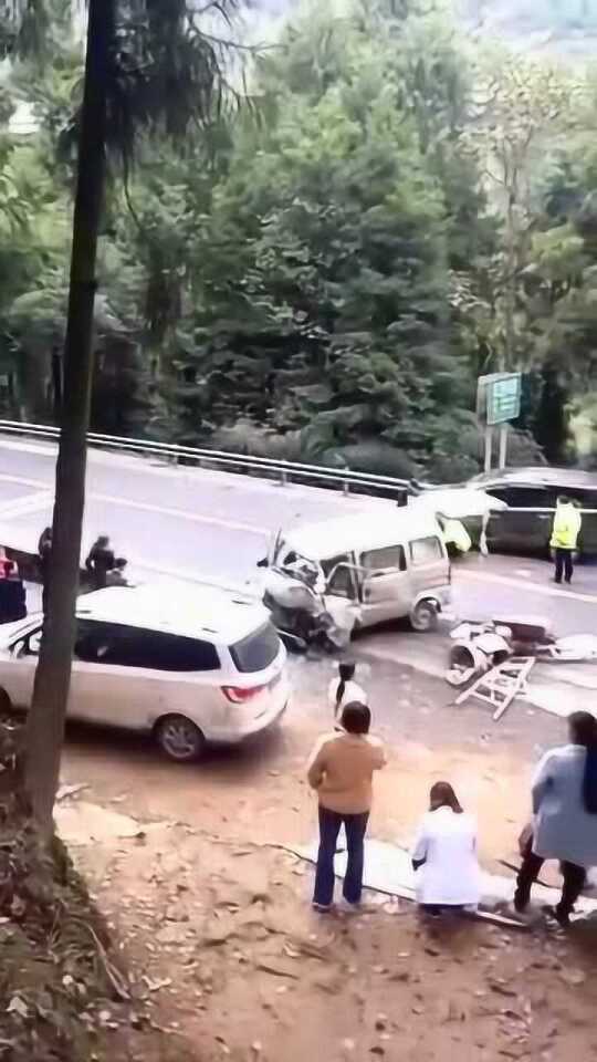 南江麻辣論壇最新車(chē)禍?zhǔn)录仡櫯c報(bào)道