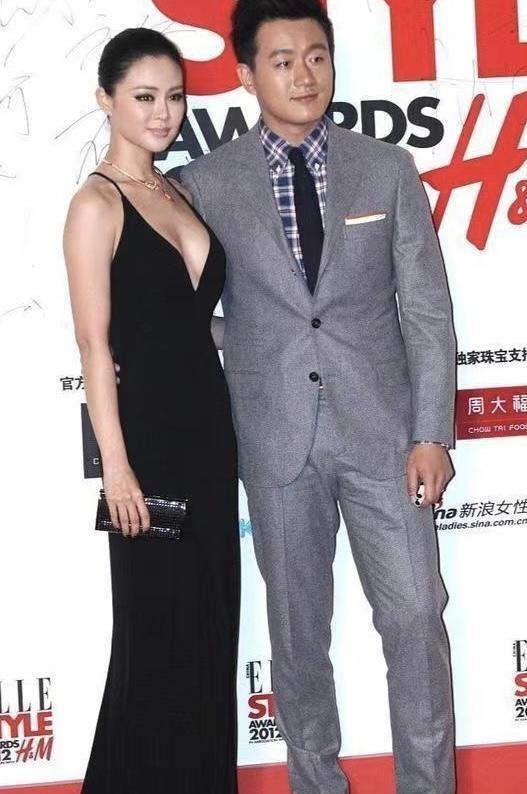 關(guān)悅佟大為探尋小巷美食，最新視頻揭示隱藏美食天堂