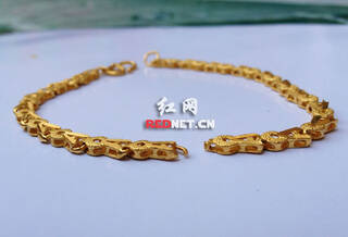 老鳳祥最新款黃金手鏈，時(shí)尚與傳統(tǒng)的完美融合之美