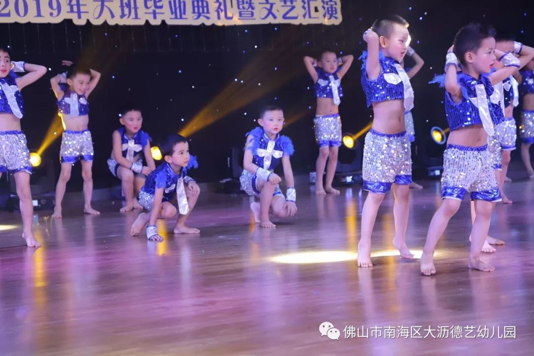 大班幼兒男孩最新舞蹈，小巷深處的舞蹈魅力展現(xiàn)