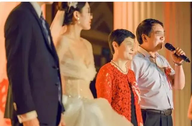 最新婚禮男方父親感人致辭，婚禮上父親角色的不可替代性