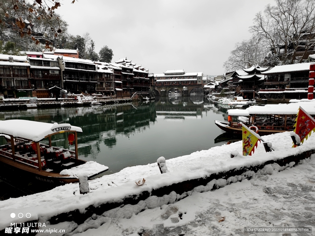 鳳凰古城雪景最新報道，科技與自然交織的絕美體驗